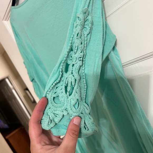 PROMESA | seagreen flowy blouse w/crocheted detail on mid-length sleeves - Picture 3 of 6